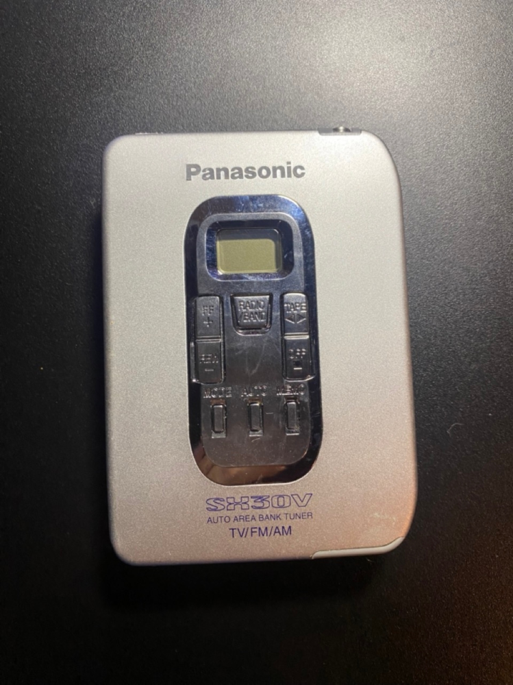 ポータブルカセットプレーヤーを修理したいのですが、修理してもらえるお店ってあるんでしょうか？ 今のところ思いつく方法は、メーカーに問い合わせて教えてもらおうとしているのですが、あまり期待していないので詳しい方いらっしゃったら教えていただきたいです。 Panasonic RQ-SX30V です