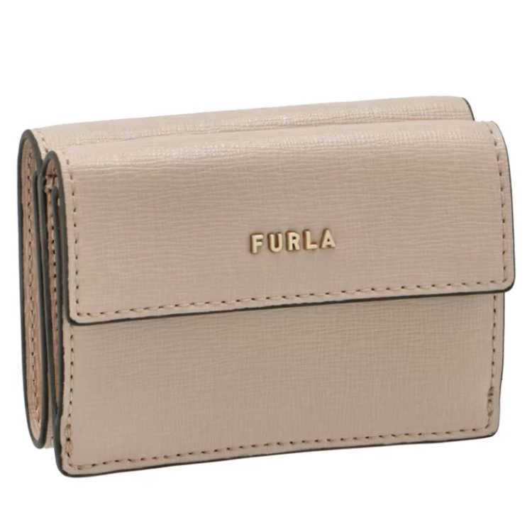 学生の女ですが、FURLAの財布は歳に合ってないですか？ 今の所この財布にしようかなと思っています。
