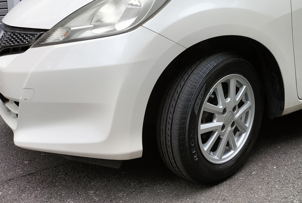 皆さんはタイヤにどんなこだわりありますか？走れれば何でも良いでしょうか。 私は車格が2012年製造のショボいフィットなので、半分悪あがきでBSのレグノGR-XⅡで静音性と乗り心地をプラスしてます。