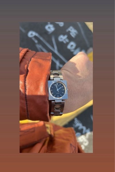 この時計の型番、モデル名など分かれば教えていただきたいです。 おそらくメーカーはcasioですが色々調べてみても詳細がわかりません。よろしくお願いします。