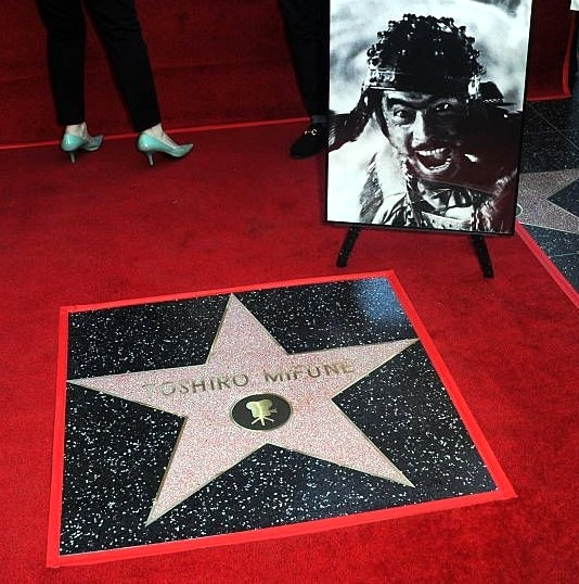 三船敏郎、ハリウッドの殿堂(Hollywood Walk of Fame)入りを果たす。 https://natalie.mu/eiga/news/151674 主に日本映画で活躍した俳優で、 ハリウッドの殿堂(Hollywood Walk of Fame)入りを果たした日本人俳優は、 他に居ますか？