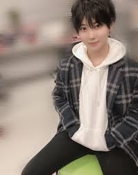 このイケメンな男性は芸能人の方ですか。