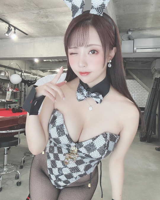 こちらのグラビアアイドルのお名前を教えて下さい。