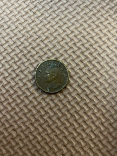 こちらの硬貨の売値分かる方いましたらよろしくお願い致します。