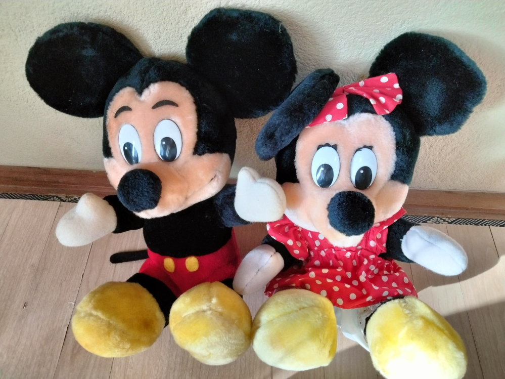 東京ディズニーランドで購入したというかなり古いミッキーとミニー