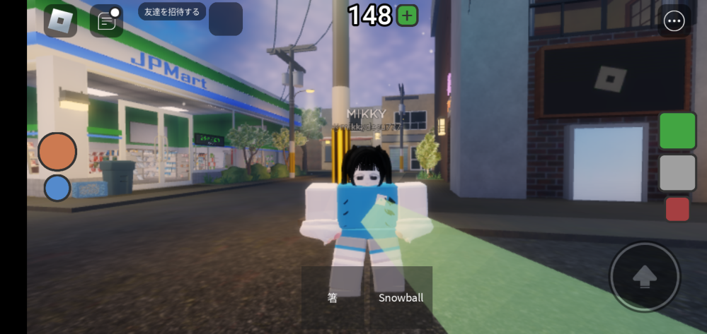 昨日からめちゃめちゃに困ってます。 また同じ質問するのですが 画像のようにゲームに入ったら体が四角になって服が全部無くなります。 アバターをカスタムする所ではちゃんとそのゲームに対応しているアバターを使っているのですが… 服のアイテムが消えている訳でもないし、私が持っている全部の服を試してもこのざまです。 １回アインストールしても治りません。 何をしてもどのマップでもこのようになります。 原因とか分かる方いらっしゃいましたら、良ければ教えてください。 そして、ロブロックス運営の方に問い合わせできるURLとかありましたら貼ってくれると幸いです。 長文失礼致しました。 ベストアンサーの方には知恵コイン250送ります。