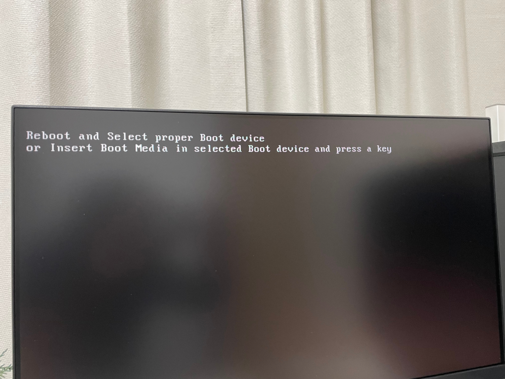 自作pc初心者です。 b550mpro4 ryzen7 5700x rtx4060を使って自作をしました。 この画面の場合どこが悪いのでしょうか？