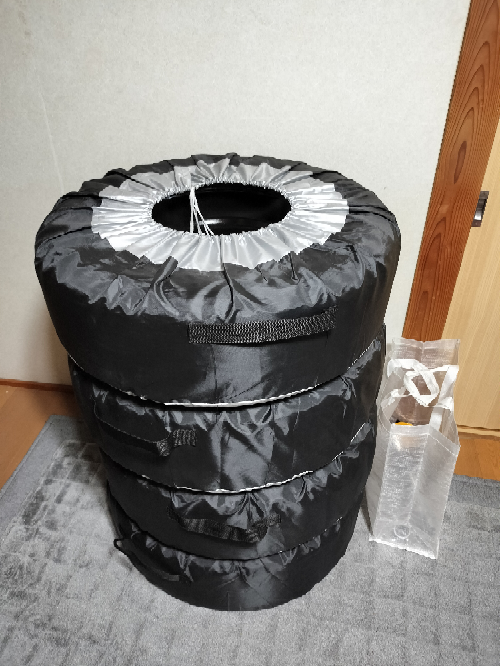 ヤフオクで、スタッドレスタイヤ＋ホイールの4本セット出』 トヨタ