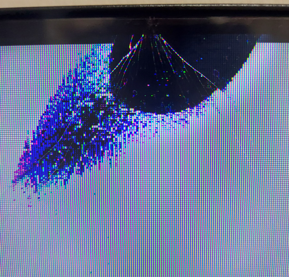 テレビを割ってしまいました。個人的にはこの程度の傷は気にしない