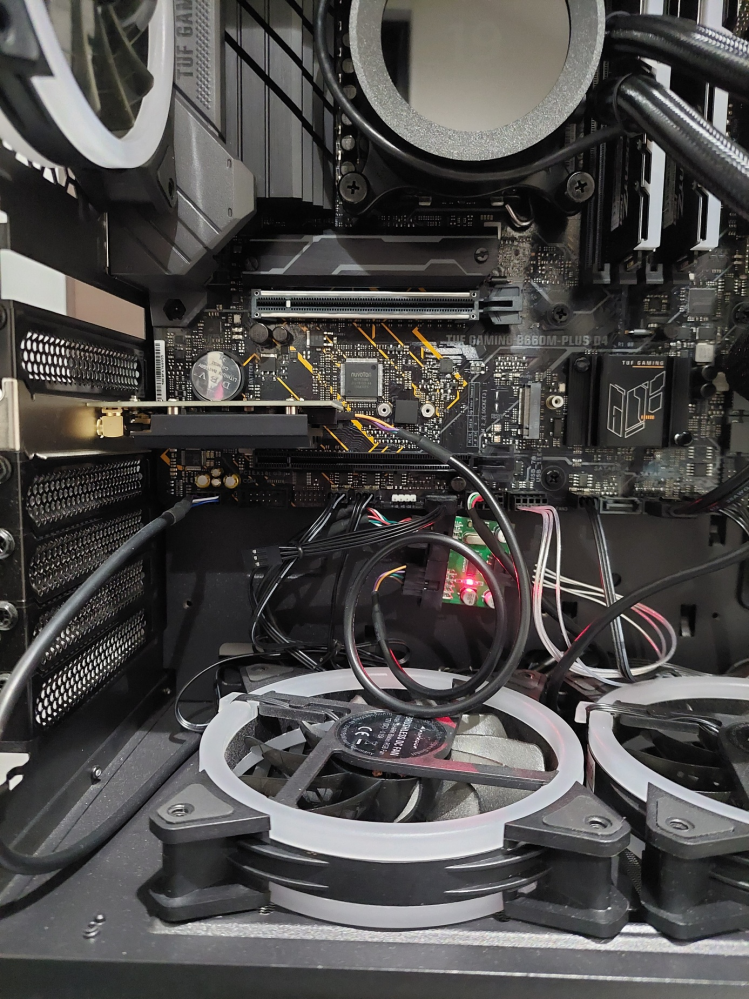 PC譲ります マザーボードやグラボ取り替えたりして使える方どうぞ
