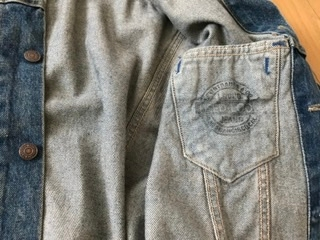 クローゼット整理で20年以上前に買ったリーバイスのジャケットを見てい 