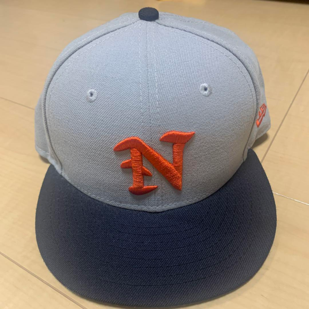 これは南海ホークスの昔のキャップの復刻版なのですがこのNマークには