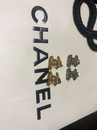 シャネル　ピアス　刻印なし　付属品箱なし CHANELのピアスで質問です頂き物ですが刻印などがありません