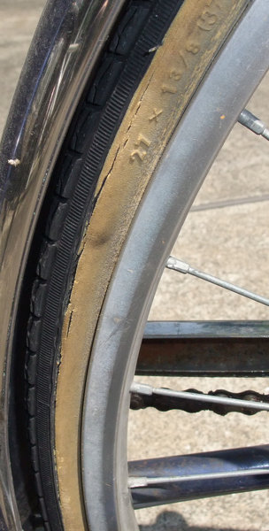 自転車の後輪がパンクしていました。イタズラかどうかの判断をお願 