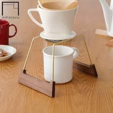 ドリップコーヒー入れる時の写真のようなスタンドって何のためにあるんですか？ 直接コーヒーカップの上に置くのとの違いを教えてください