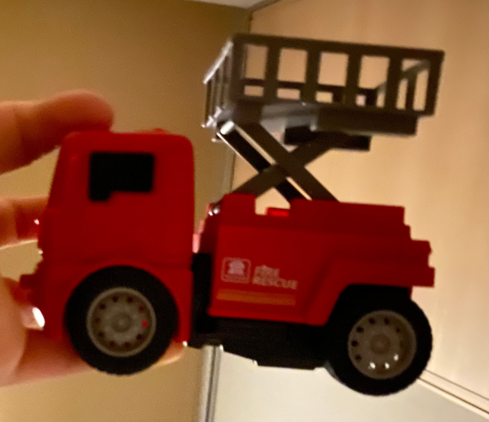 子供のおもちゃですが、 このトラックの名前が知りたいみたいで 調べようとしてもどう調べたらいいかわからず、、 誰か知ってる方お願いします！