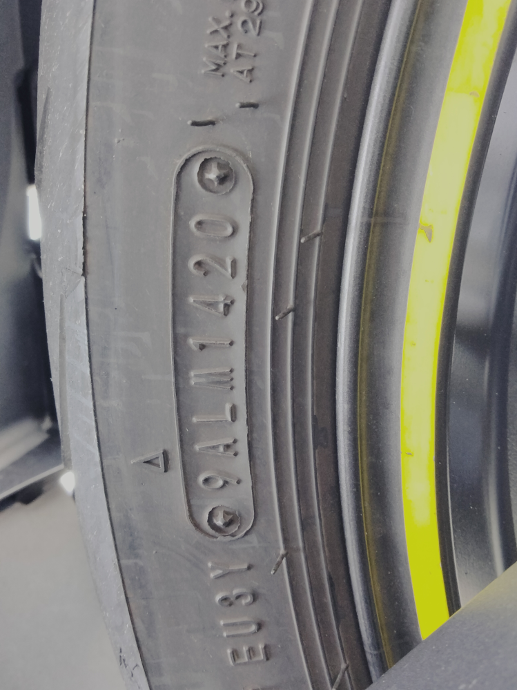 バイクタイヤの製造年月の確認方法と交換の判断について。自分のバイク