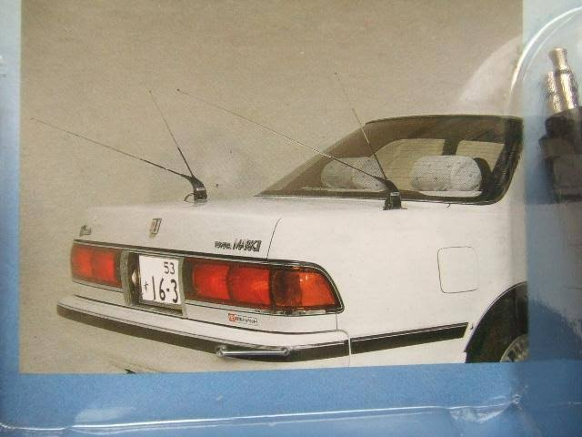 昔の外付けダイバーシティアンテナをダミーで付けるのでは無く、何か役