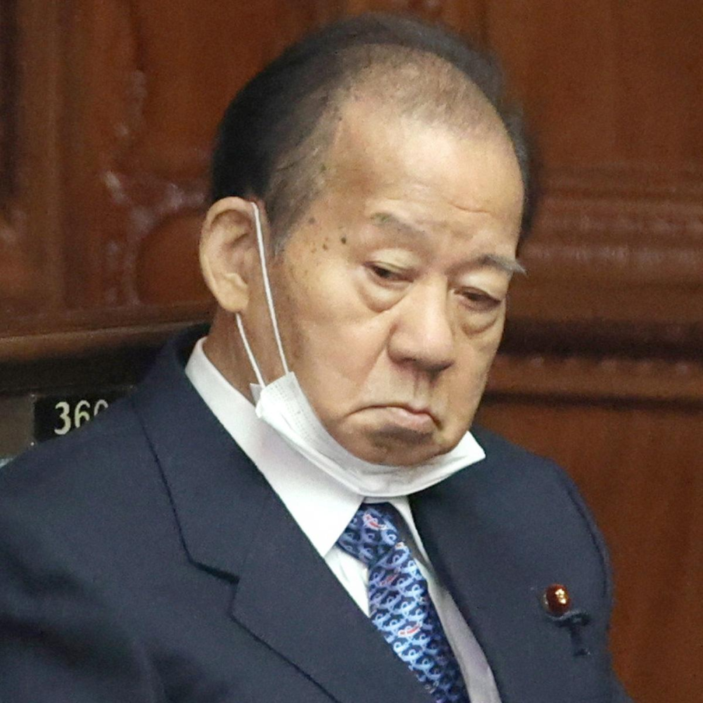 嫌いな政治家を問答無用で一人辞めさせる権利を手にしたとします 政治資金規正法を免れた不正な裏金等を持っていた場合没収で アナタが半分貰えます 誰を辞めさせたいですか…