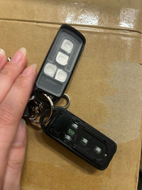 NBOXのスマートキーの電池交換しようとして、開けるのに失敗して