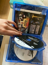 PS4の二枚組のソフトって起動の度に二枚入れなきゃいけないん