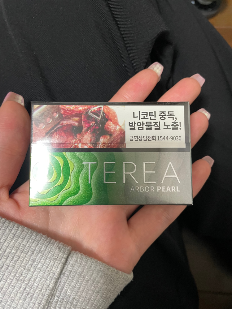韓国旅行で見たことないと思って、こちらのiQOSのスティックを買いました。日本にもありますか？？私は吸わないので教えてください