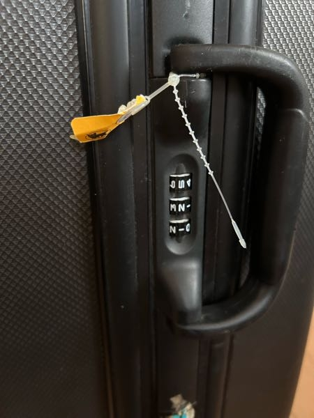 このスーツケースの暗証番号を忘れてしまい、どうしても開かないのですがどうしたらいいですか、、 スーツケース使用の猶予は10日ほどあります