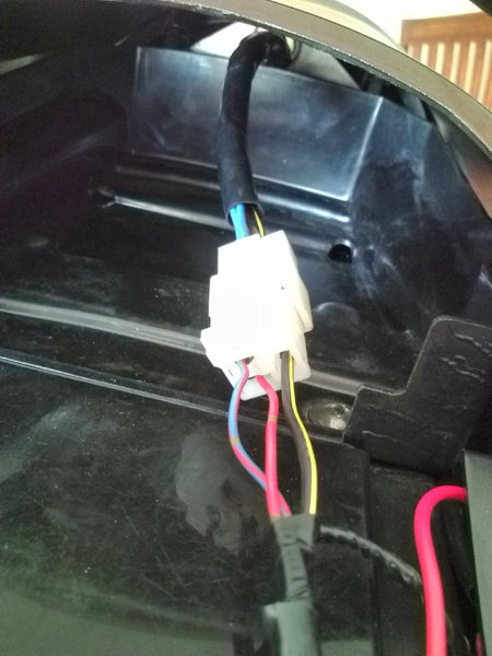 ETCの電源をテールランプの配線からとることも検討しています