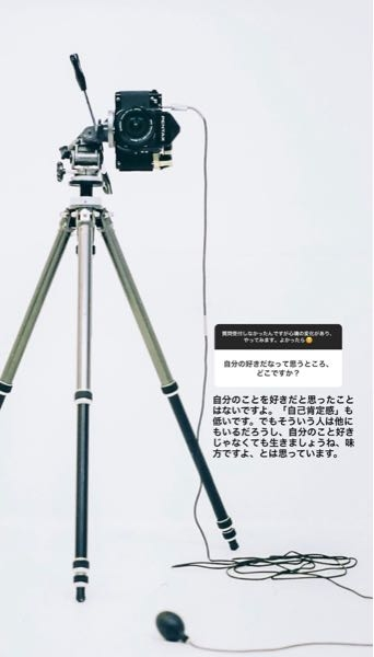 質問失礼致します。 写真家の濱田英明さんがSNS上に投稿している下記写真に写っている全製品(カメラ、レンズ、レリーズ、三脚、雲台、クイックシュー等)の製品名&製造メーカー名を教えて下さい。 元の投稿(高画質)は以下のURL先となります↓ https://x.com/hamadahideaki/status/1236497527169376258?s=46&t=c79OQ3JritydCQHkusLajA