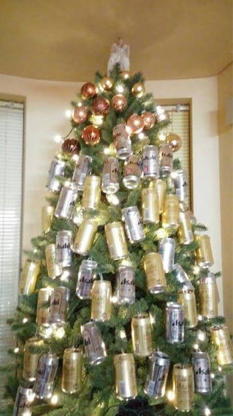 ビール缶のクリスマスツリーをどう思いますか？