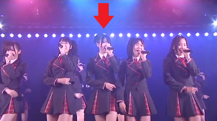 AKB48のメンバーで真ん中にいる人は誰ですか？