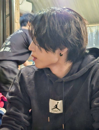 横顔が綺麗な男性kpopアイドルを教えてください！
私はソヌの横顔が好きです。耳の下(?)がカクってしてて、鼻が綺麗な人が好きです。 雑食ペンですがマイナーなグループはあまり分からないので、この人イケメン！横顔綺麗！って人がいたら教えてください。