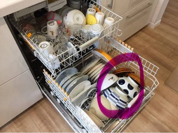 食洗機の疑問なのですが丸で囲った部分の入れ方で洗えますか？食器 
