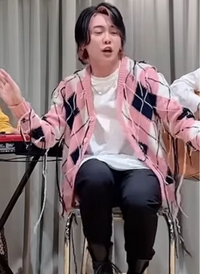 ミセスの大森元貴さんが着ているこのカーディガンってどこで買え ミセスの大森元貴さんが着ているこのカーディガンってどこで買え