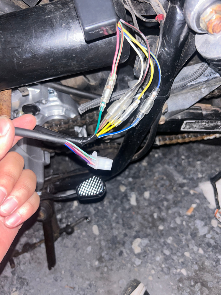シャリー　燃料タンク　純正　メーター配線あり 質問です｡ホンダｼｬﾘｰのガソリンタンクに燃料計の配線が2本あるのですが