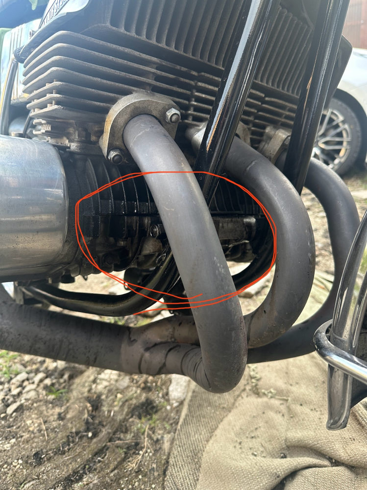 gt380後期新品漏れ確認済み gt380ですがエンジンの前側からのオイル漏れが酷いです