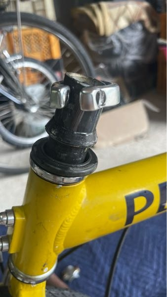 プジョーのコリブリを修理しております。ハンドルのガタガタがなおり