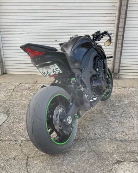 ナンバーの裏ペタについて質問をします。2021年以降のバイクは下向き15