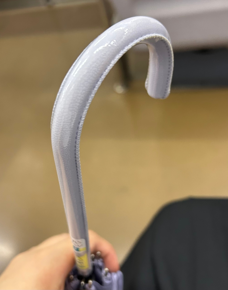 傘の柄のビニールって取っていいんですか？新品です。取ったら布っ 