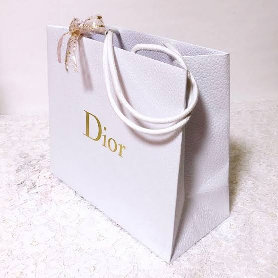 DIORでこのサイズのショッパーにしたいのですがどうしたらでき