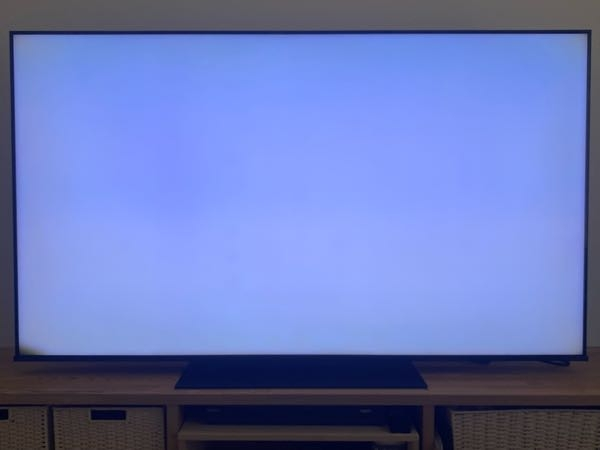 液晶テレビ 黒 液晶テレビ65インチの画面左下角が写真のように黒くなっています。これ