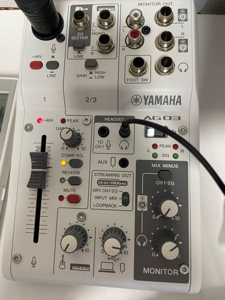 YAMAHA AG03 3.5mmジャック 不具合有り Ag03にイヤホンを挿すとき、3.5mmのイヤホンジャックに挿すより、右