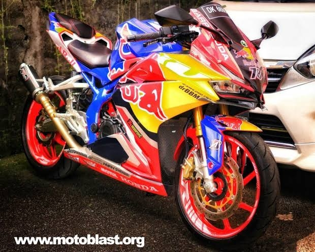 CBR250rrのレッドブルデカールを探してるんですけどなかな