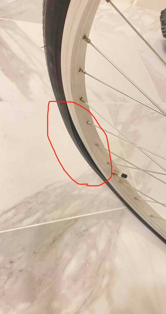自転車のタイヤについて詳しい方教えてください】タイヤの一部が 