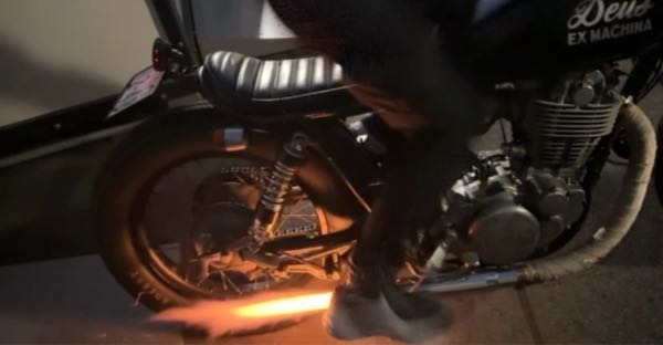 sr400のバッテリーレスに詳しい方にお聞きしたいです、今画像 