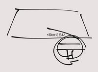 車のフロントガラスに30cmぐらいのヒビが入っていました。どうしたらいいでしょうか？

図のように、ガラスの端っこあたりから30cmほど、中心に向かってヒビが入っていました。 1年ほど、月極駐車場を契約しています。道路沿いにあり、僕の車が1番道路側なので、道路通ってた人がいたずらで…てのも有り得ます。(ただ、昨晩雨が降っていました)

昨日の14時に車を置いて、今日の17時頃急用で車に乗った...