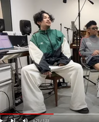 adidasのトラックジャケットを購入しようと思うのですが、常 adidasのトラックジャケットを購入しようと思うのですが、常