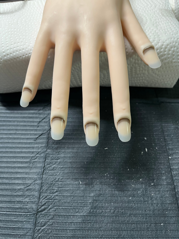 ネイル検定2級は、人のモデルよりやはりモデルハンドでやる方が難易度