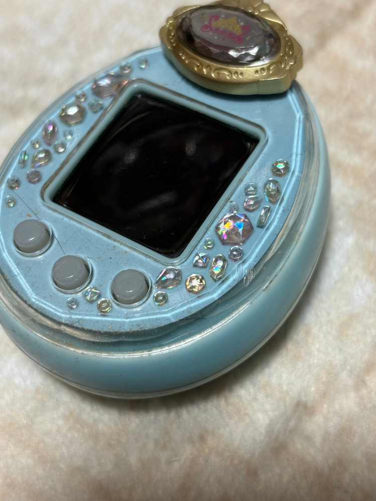 たまごっちの裏ぶたの開け方が判りません。電池を交換する予定です