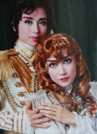 宝塚歌劇 男役衣装風『オスカル&アンドレ』⑤ 宝塚歌劇 男役衣装風『オスカル&アンドレ』② - メルカリ